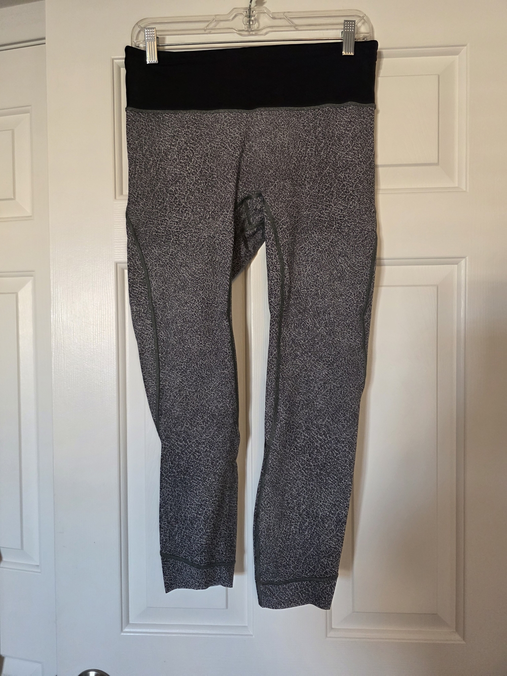 lululemon athletica Black Waistband Heather Gray Patterned Leggings